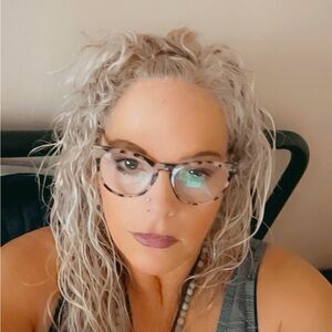 Meet your Posher, Brenda